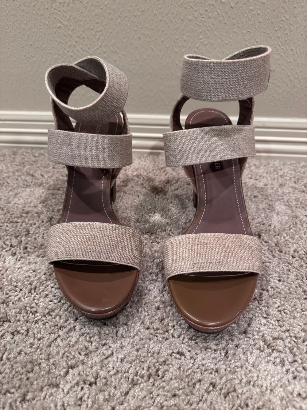 Donald J Pliner JANI-LETG heeled sandals in Natural.